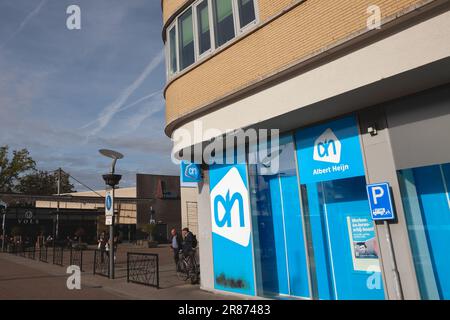 Photo d'un panneau avec le logo d'Albert Heijn sur leur supermarché principal pour Vaals, pays-Bas. Albert Heijn est la plus grande chaîne de supermarchés de la Banque D'Images