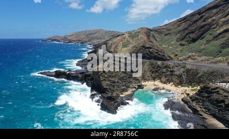 Belle vue aérienne de la crique de Halona Beach à Hawaï Banque D'Images