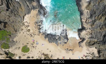 Belle vue aérienne de la crique de Halona Beach à Hawaï Banque D'Images