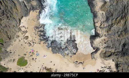 Belle vue aérienne de la crique de Halona Beach à Hawaï Banque D'Images