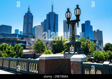 Princes Bridge sur la rivière Yarra, quartier central des affaires de Melbourne, Victoria, Australie Banque D'Images