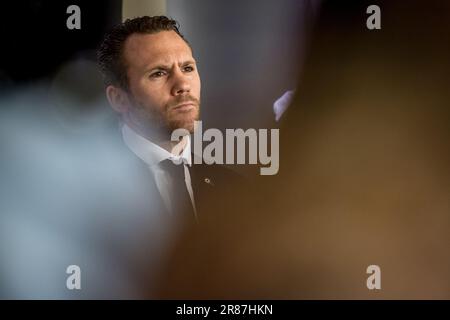 9 juin 2023, salon-de-Provence, France : le député Jean-Marc Zulesi est présent lors de la visite d'Elisabeth borne. Le Premier ministre Elisabeth borne et le ministre de l'emploi Olivier Dussopt visitent les bureaux d'Inva, une société d'intégration sociale qui aide aux chômeurs de longue durée et de RSA (solidarité des revenus du travail) Les bénéficiaires retournent au travail dans le cadre du nouveau contrat d'emploi pour les jeunes mis en place par le président français Emmanuel Macron dans le cadre du nouveau site nommé ''France Travail''. ''le emploi'' (une agence gouvernementale française qui enregistre les chômeurs, les aide à trouver un emploi et leur fournit des emplois Banque D'Images