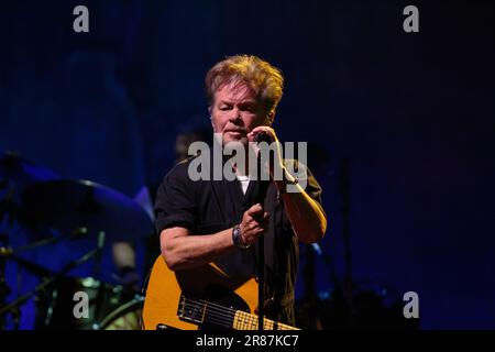 Toronto, Canada. 19th juin 2023. John Mellencamp se produit lors de la visite « en direct et en personne » au Massey Hall. Crédit : Bobby Singh/Alay Live News Banque D'Images