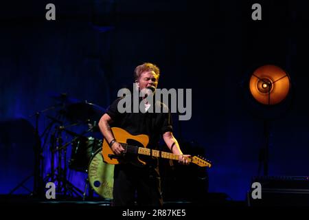 Toronto, Canada. 19th juin 2023. John Mellencamp se produit lors de la visite « en direct et en personne » au Massey Hall. Crédit : Bobby Singh/Alay Live News Banque D'Images
