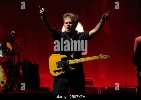 Toronto, Canada. 19th juin 2023. John Mellencamp se produit lors de la visite « en direct et en personne » au Massey Hall. Crédit : Bobby Singh/Alay Live News Banque D'Images