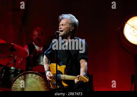 Toronto, Canada. 19th juin 2023. John Mellencamp se produit lors de la visite « en direct et en personne » au Massey Hall. Crédit : Bobby Singh/Alay Live News Banque D'Images