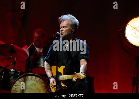 Toronto, Canada. 19th juin 2023. John Mellencamp se produit lors de la visite « en direct et en personne » au Massey Hall. Crédit : Bobby Singh/Alay Live News Banque D'Images