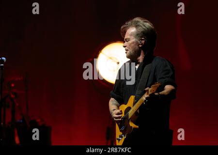 Toronto, Canada. 19th juin 2023. John Mellencamp se produit lors de la visite « en direct et en personne » au Massey Hall. Crédit : Bobby Singh/Alay Live News Banque D'Images
