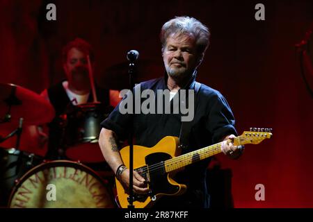 Toronto, Canada. 19th juin 2023. John Mellencamp se produit lors de la visite « en direct et en personne » au Massey Hall. Crédit : Bobby Singh/Alay Live News Banque D'Images