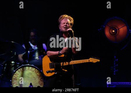 Toronto, Canada. 19th juin 2023. John Mellencamp se produit lors de la visite « en direct et en personne » au Massey Hall. Crédit : Bobby Singh/Alay Live News Banque D'Images