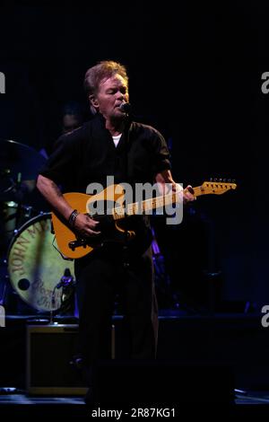 Toronto, Canada. 19th juin 2023. John Mellencamp se produit lors de la visite « en direct et en personne » au Massey Hall. Crédit : Bobby Singh/Alay Live News Banque D'Images