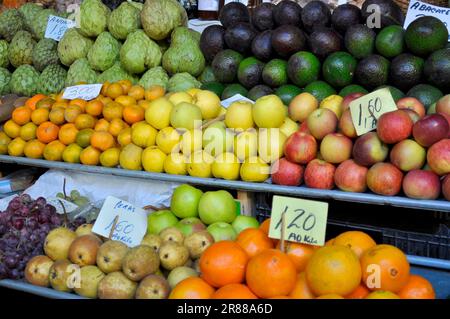 Île de Madère, Portugal, ville de Funchal, fruits dans la salle du marché Banque D'Images