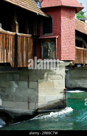 Pont de la Seuer au-dessus de la Reuss, pont de la Seuer, pont de la Seuer, pont en bois couvert, pont en bois, Lucerne, Suisse Banque D'Images