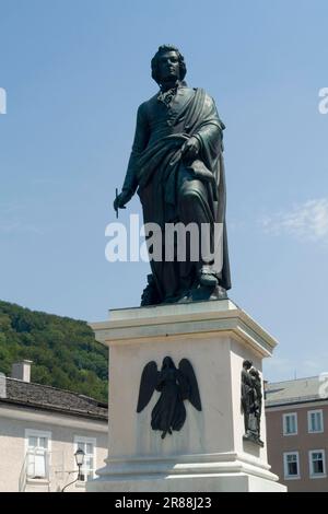 Monument de Mozart, Mozartplatz, Salzbourg, Autriche Banque D'Images