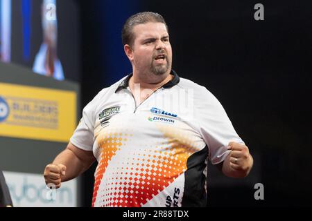 18 juin 2023, Hesse, Francfort-sur-le-main: Fléchettes: Championnat du monde d'équipe, demi-finales: Gabriel Clemens (Allemagne) dans le match contre l'Ecosse. Photo: Jürgen Kessler/dpa Banque D'Images