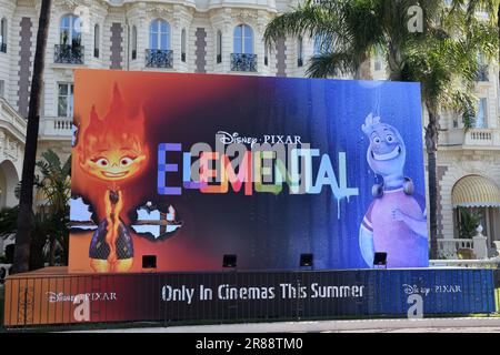 France, côte d'azur, Cannes, affiche publicitaire pour le film élémentaire, ce film d'animation américain est réalisé par peter Sohn. Banque D'Images