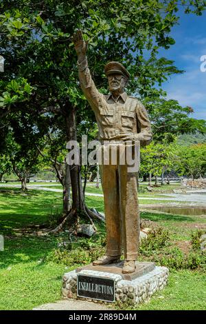 La célèbre statue du général Douglas MacArthur à Lorca Dock, île Corregidor, Philippines Banque D'Images