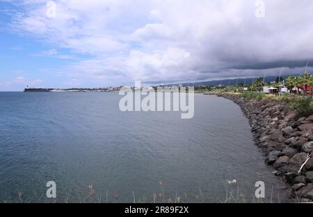 (230620) -- MALABO, 20 juin 2023 (Xinhua) -- cette photo prise sur 14 juin 2023 montre une vue sur le bord de mer à Malabo, capitale de la Guinée équatoriale. Malabo, situé sur l'île de Bioko, est un port maritime important de la Guinée équatoriale. (Xinhua/Dong Jianghui) Banque D'Images