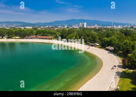 Vue aérienne du lac Jarun à Zagreb, Croatie, destination touristique Banque D'Images