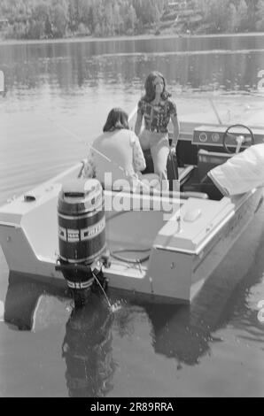 Courant 21 - 1974: Wenche à la maison Wenche Myhre - de la réussite avec Povel Ramel à Berns à Stockholm à une visite rapide à la maison sur Nesøya pour faire des enregistrements pour un grand spectacle de Wenche sur la télévision allemande, où son fils Kim prendra également part. Photo: Aage Storløkken / Aktuell / NTB ***PHOTO NON TRAITÉE*** Banque D'Images