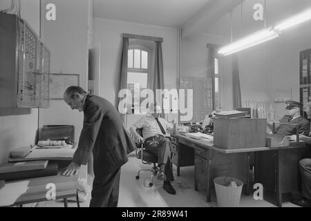 Effectif 29 - 4 - 1974: Une nuit dans la prison du district de prison d'Oslo, quartier B, est la plus grande prison de Norvège. Le métier à tisser est écrasant derrière les murs hauts. L'isolement est presque total. Il s'agit d'un processus difficile pour s'habituer à cet environnement. Photo: Sverre A. Børretzen / Aktuell / NTB ***PHOTO NON TRAITÉE*** Banque D'Images