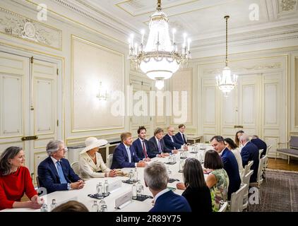 Bruxelles, Belgique. 20th juin 2023. BRUXELLES - le roi Willem-Alexander et la reine Maxima lors d'une rencontre avec le Premier ministre Alexander de Croo à Lambermont, sa résidence officielle, le premier jour de la visite d'État en Belgique. Le couple royal visitera le pays, à l'invitation du roi de Belgique Philippe et de la reine Mathilde, et visitera, outre Bruxelles, Waterloo, Louvain et Anvers. ANP REMKO DE WAAL pays-bas hors - belgique hors Banque D'Images