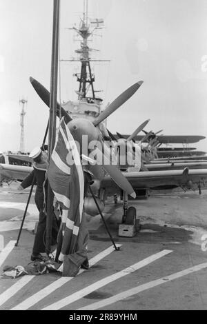 Courant 12-3-1947: Unités Fåtebösek anglaises de la flotte domestique britannique visitent les villes côtières norvégiennes au début du mois de juin. À bord de «Vengeance», le commandant en chef de la Marine britannique, le premier seigneur de la mer, l'amiral Cunningham. Cette première visite officielle de la flotte britannique après la guerre est venue à l'initiative norvégienne, pour saluer et remercier la Marine britannique. Photo: Aktuell / NTB ***PHOTO NON TRAITÉE*** Banque D'Images