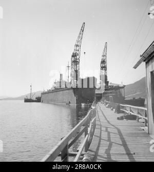 Courant 23-2-1947: Aux ruines du cimetière du navire Narvik et BogenNarvik ont trouvé la mélodie d'avant la guerre. Encore une fois, Narvik est la principale ville de trafic maritime et de voyage dans le nord de la Norvège. Le trafic et l'expédition de minerai ont bien pris et sont une fois de plus le pouls naturel de la vie et du bien-être de la ville. Le quai flottant de Narvik est équipé de façon moderne. Tout est alimenté en électricité. Photo : Th. Skotaam / Aktuell / NTB ***PHOTO NON TRAITÉE*** Banque D'Images