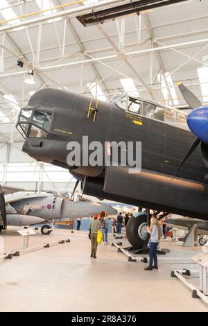 Le nez d'un bombardier Lancaster au musée de la RAF de Cosford Banque D'Images