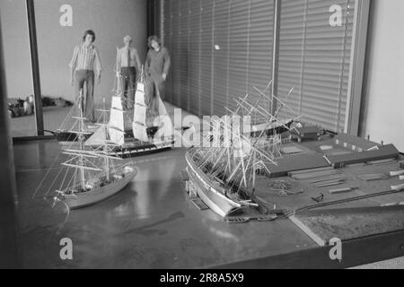 Aktuell 20 - 1974: La voile Norvège dans la HouseLe Musée maritime norvégien a été fondé il y a 60 ans, mais seulement ces jours-ci peut-on dire qu'il a été correctement établi en étroite association avec le Framhuset et la maison Kon-Tiki sur Bygdøynes. Photo: Sverre A. Børretzen / Aktuell / NTB ***PHOTO NON TRAITÉE*** Banque D'Images