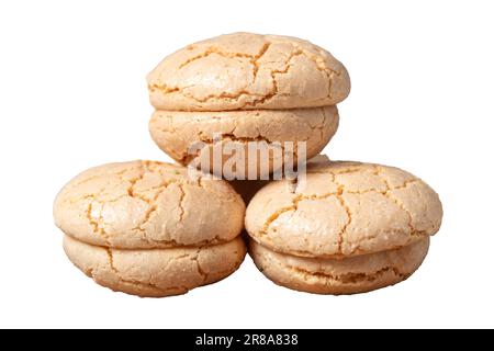 Biscuits aux amandes. Biscuits faits avec de la farine d'amande isolée sur fond blanc. Nom local acibadem kurabiye. Pâtisseries. Gros plan Banque D'Images
