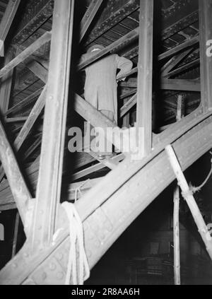 Réel 2-1947: Gulostende Johannes Andersen, mieux connu sous le nom de 'Gulosten', est l'un des plus célèbres cambrioleurs de Norvège. Au cours de la guerre, il a fait un excellent effort tant au pays qu'à l'étranger. Dans son livre 'VI kommer oss', Johannes Andersen donne un aperçu de sa vie colorée. Photo : Th. Skotaam / Aktuell / NTB ***PHOTO NON TRAITÉE*** Banque D'Images