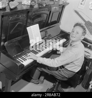 Actuel 33-7-1960: Compositeur au 14 Trond Kverno, 14 ans, a appris avec Knut Nystedt, et compose de la musique. Photo: Ivar Aaserud / Aktuell / NTB ***PHOTO NON TRAITÉE*** Banque D'Images