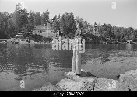 Courant 21 - 1974: Wenche à la maison Wenche Myhre - de la réussite avec Povel Ramel à Berns à Stockholm à une visite rapide à la maison sur Nesøya pour faire des enregistrements pour un grand spectacle de Wenche sur la télévision allemande, où son fils Kim prendra également part. Photo: Aage Storløkken / Aktuell / NTB ***PHOTO NON TRAITÉE*** Banque D'Images