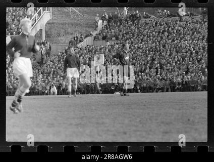 Réel 47-3-1960: Le dernier trimestre où Rosenborg était déjà champion de coupe pour 1960 - mais ensuite il a glissé pour eux dans les dernières minutes du match. Photo: Knut Skarland / Ivar Aaserud / Nils Werenskiold / Aktuell / NTB ***PHOTO NON TRAITÉE*** Banque D'Images