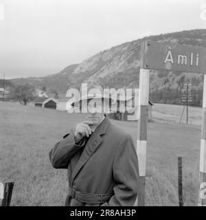 Réel 47-5-1960: Non au whip du parti Qu'est-il réellement arrivé à Åmli, la municipalité d'Aust-Agder où le maire et le maire adjoint ont été exclus? Le conseil central du Parti travailliste a levé l'exclusion et a dit non au whip du parti. Photo: Aktuell / NTB ***PHOTO NON TRAITÉE*** Banque D'Images