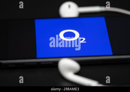 Rheinbach, Allemagne 20 juin 2023, le logo de la marque de l'opérateur mobile 'O2' sur l'affichage d'un smartphone (en particulier le logo de la marque) Banque D'Images