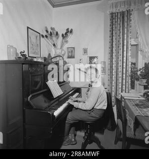 Actuel 33-7-1960: Compositeur au 14 Trond Kverno, 14 ans, a appris avec Knut Nystedt, et compose de la musique. Photo: Ivar Aaserud / Aktuell / NTB ***PHOTO NON TRAITÉE*** Banque D'Images