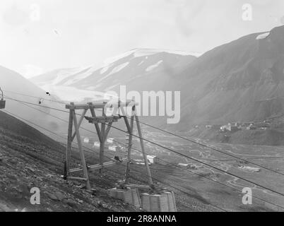 Réel 18-1947: Avant-poste norvégien SvalbardNorvégien dans l'océan Arctique actuellement en visite à Longyearbyen à Svalbard et donnant aux lecteurs un goût de la vie comme mineur ou trappeur. Photo : Th. Skotaam / Aktuell / NTB ***PHOTO NON TRAITÉE*** Banque D'Images
