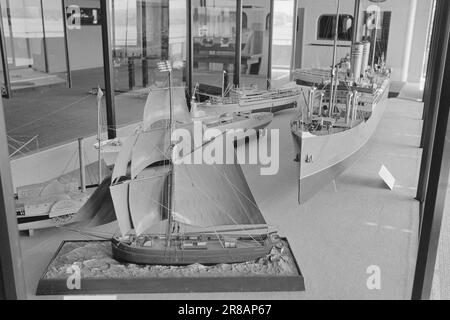 Aktuell 20 - 1974: La voile Norvège dans la HouseLe Musée maritime norvégien a été fondé il y a 60 ans, mais seulement ces jours-ci peut-on dire qu'il a été correctement établi en étroite association avec le Framhuset et la maison Kon-Tiki sur Bygdøynes. Photo: Sverre A. Børretzen / Aktuell / NTB ***PHOTO NON TRAITÉE*** Banque D'Images