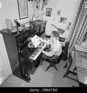 Actuel 33-7-1960: Compositeur au 14 Trond Kverno, 14 ans, a appris avec Knut Nystedt, et compose de la musique. Photo: Ivar Aaserud / Aktuell / NTB ***PHOTO NON TRAITÉE*** Banque D'Images