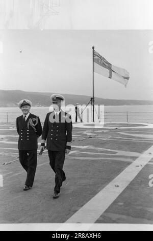 Courant 12-3-1947: Unités Fåtebösek anglaises de la flotte domestique britannique visitent les villes côtières norvégiennes au début du mois de juin. À bord de «Vengeance», le commandant en chef de la Marine britannique, le premier seigneur de la mer, l'amiral Cunningham. Cette première visite officielle de la flotte britannique après la guerre est venue à l'initiative norvégienne, pour saluer et remercier la Marine britannique. Photo: Aktuell / NTB ***PHOTO NON TRAITÉE*** Banque D'Images