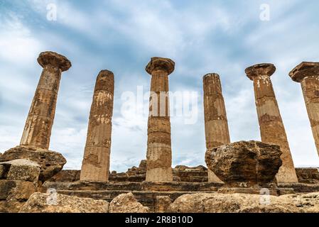 Temple d'Heracles ou Temple d'Hercules dans la Valle dei Templi ou Vallée des temples, Agrigente, Sicile, Italie Banque D'Images