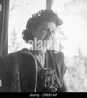 Réel 11-1948: La chanson et le saut forment une résidence commune. La chanteuse d'opéra Anne Brown épouse ski Jumper Thorleif Schjelderup.photo: Sverre A. Børretzen / Aktuell / NTB ***PHOTO NON TRAITÉE*** Banque D'Images