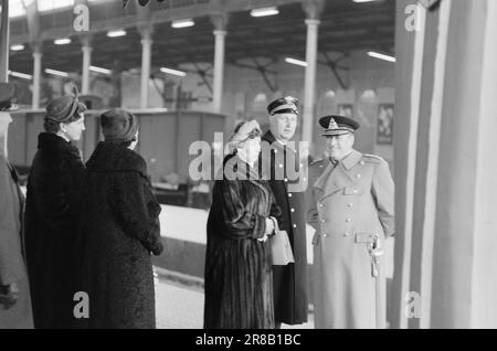 Courant 15-2-1960: Majestés rencontrer un couple royal suédois vital lors d'une visite réussie en Norvège. Photo: Sverre A. Børretzen / Aage Storløkken / Aktuell / NTB ***PHOTO NON TRAITÉE*** Banque D'Images