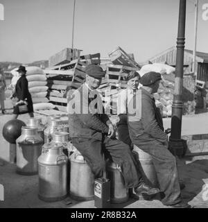 Réel 11-1-1947: Reconstruction à Kristiansund Kristiansund N. la ville construite sur des sébaste et des montagnes 803 maisons ont disparu dans un seul incendie énorme après le bombardement allemand en 1940. Les traces ont presque été effacées. Depuis 7 ans, ils ont vécu dans des casernes, aussi près que le hareng dans un baril. Tout le monde n'est pas encore revenu en ville. La ville est en train d'être reconstruite, mais cela prend du temps. Photo: Per Bratland / Aktuell / NTB ***PHOTO NON TRAITÉE*** Banque D'Images