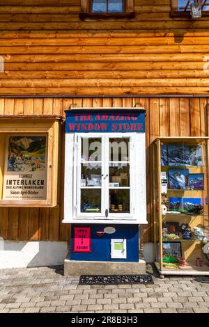 'The Amazing Windon Store' Honesty Box shop dans le village agricole de Gimmelwald, Suisse Banque D'Images