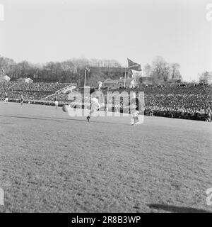 Réel 47-3-1960: Le dernier trimestre où Rosenborg était déjà champion de coupe pour 1960 - mais ensuite il a glissé pour eux dans les dernières minutes du match. Photo: Knut Skarland / Ivar Aaserud / Nils Werenskiold / Aktuell / NTB ***PHOTO NON TRAITÉE*** Banque D'Images