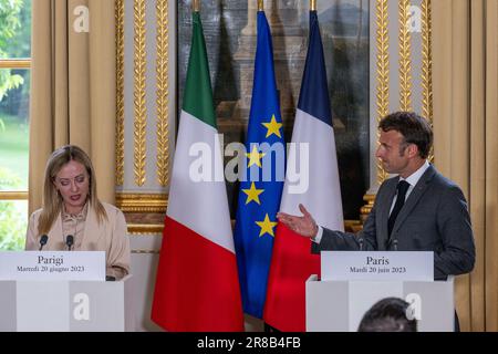 Paris, France. 20th juin 2023. Le président français Emmanuel Macron reçoit le Premier ministre italien Giorgia Meloni à l'Elysée à Paris, en France, sur 20 juin 2023. Photo par Ammar Abd Rabbo/ABACAPRESS.COM crédit: Abaca Press/Alay Live News Banque D'Images