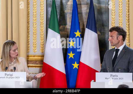 Paris, France. 20th juin 2023. Le président français Emmanuel Macron reçoit le Premier ministre italien Giorgia Meloni à l'Elysée à Paris, en France, sur 20 juin 2023. Photo par Ammar Abd Rabbo/ABACAPRESS.COM crédit: Abaca Press/Alay Live News Banque D'Images